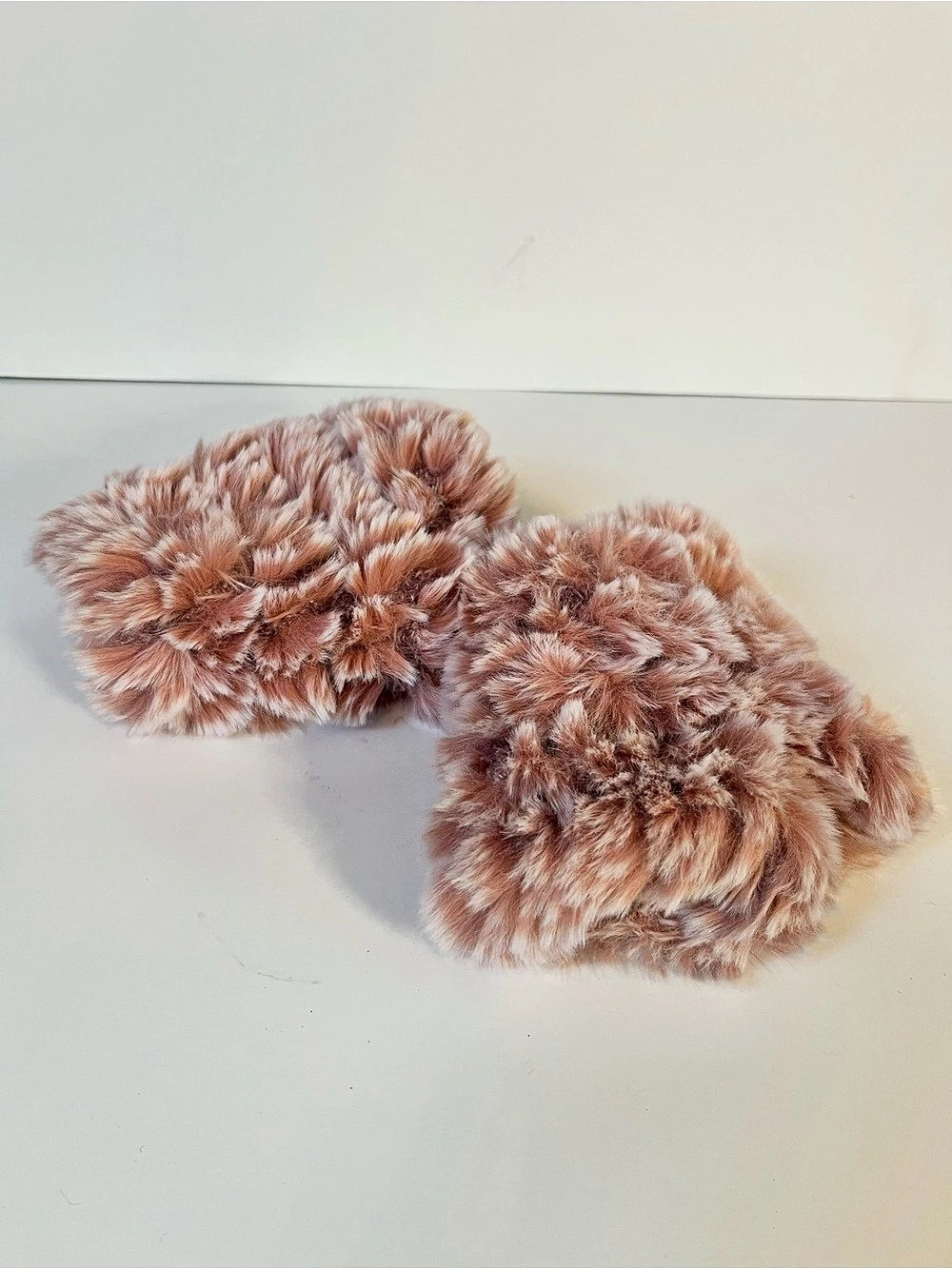 Faux Fur gloves in Pink  Like New